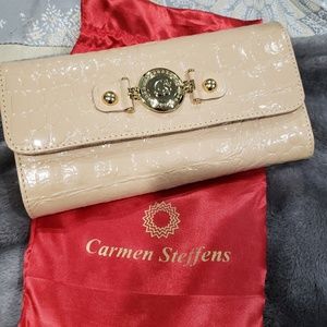 Carmen Steffens wallet
